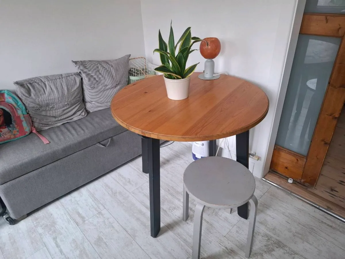 Kitchen table - round - diameter 86cm - Image 1