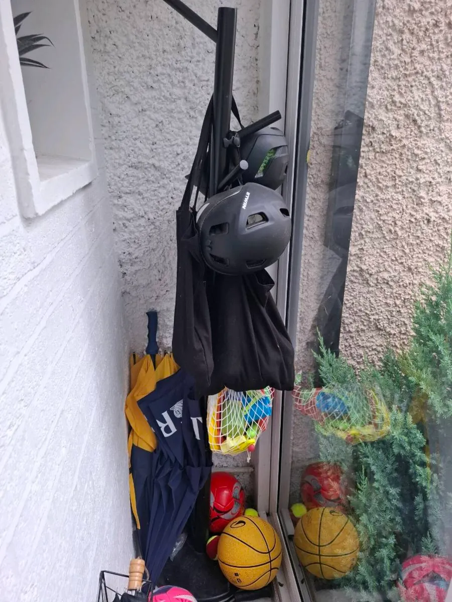 Simple black hat and coat stand