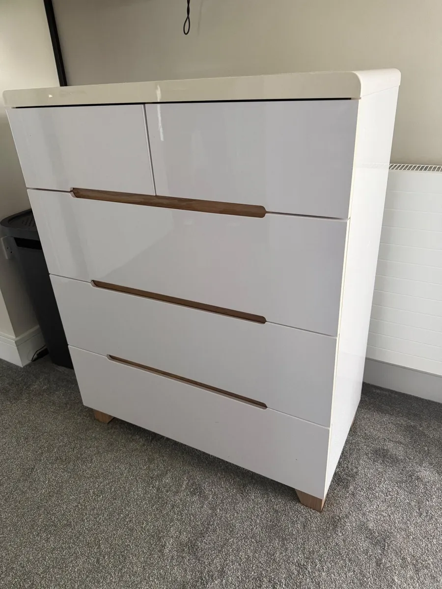 2 Chest of Drawers and 2 Bedside Lockers - Image 4