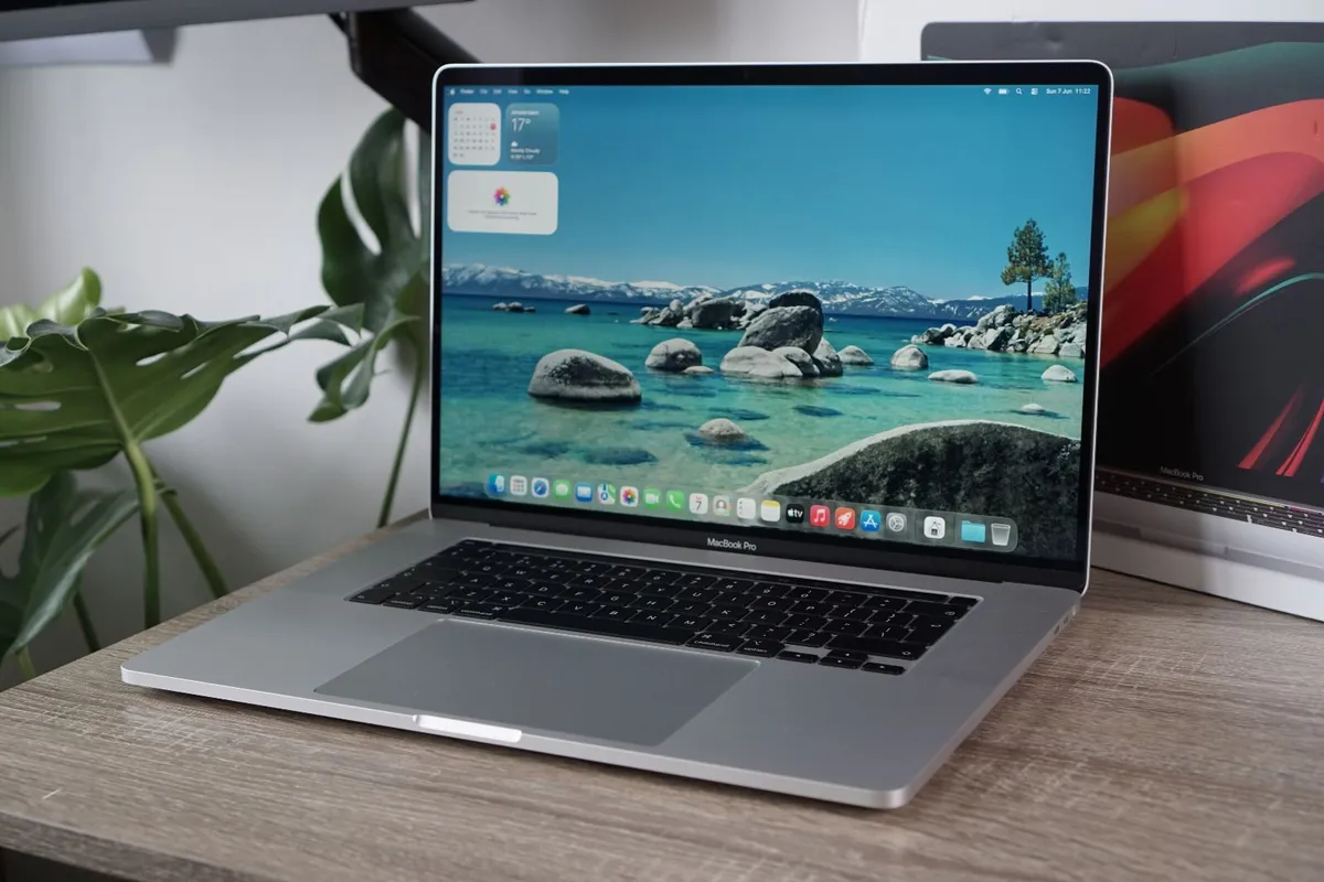 MacBook Pro 16" 2019 i9 2.3GHz | 16GB | 1TB | 4GB - Image 1