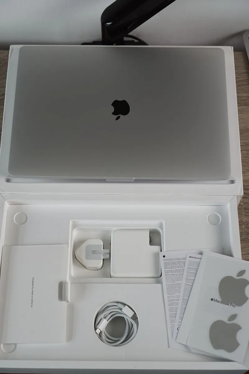 MacBook Pro 16" 2019 i9 2.3GHz | 16GB | 1TB | 4GB - Image 4