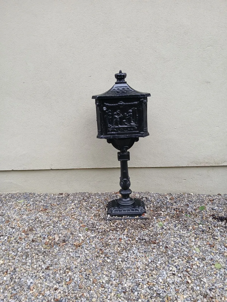Cast aluminium post box - Image 2
