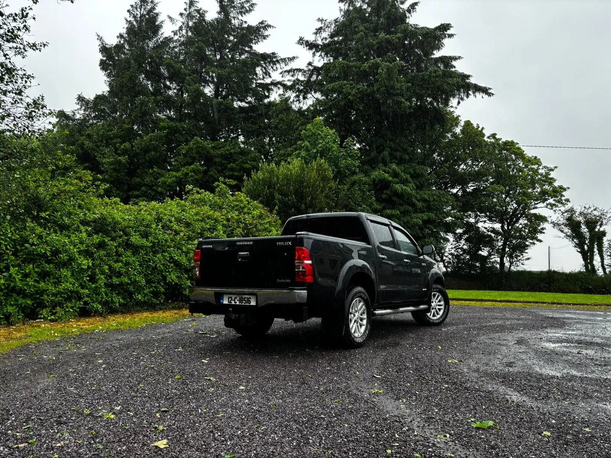 Toyota Hilux 3.0 Invincible Manual - Image 3