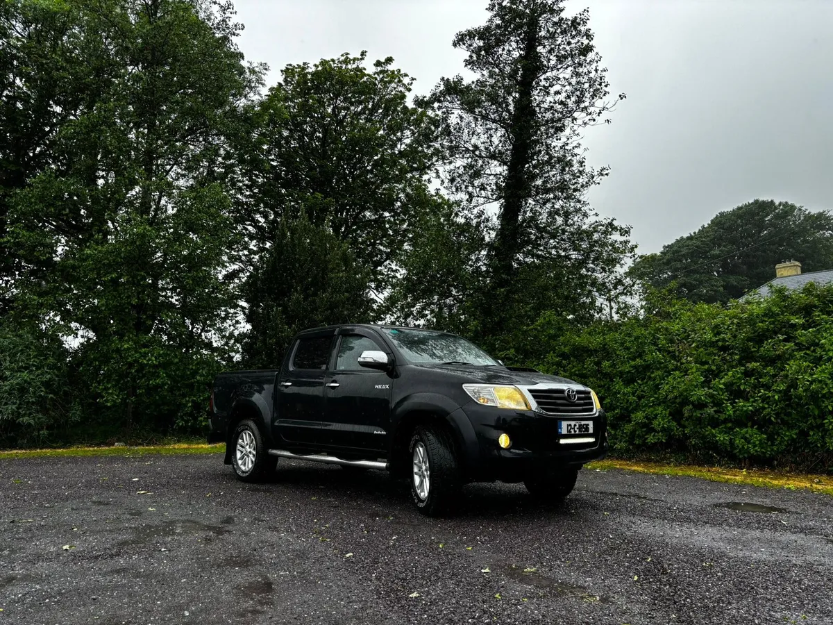 Toyota Hilux 3.0 Invincible Manual - Image 2