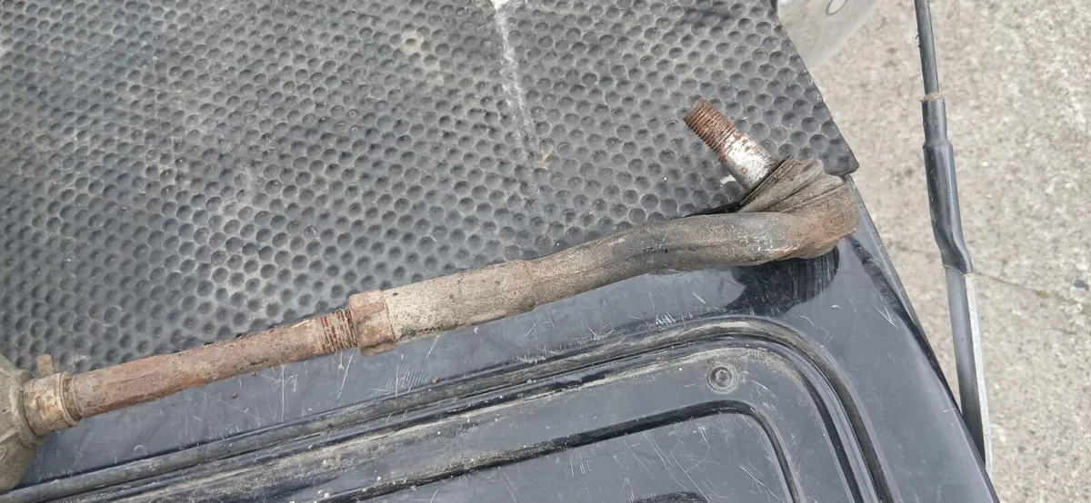 Steering rack C180 Merc - Image 2