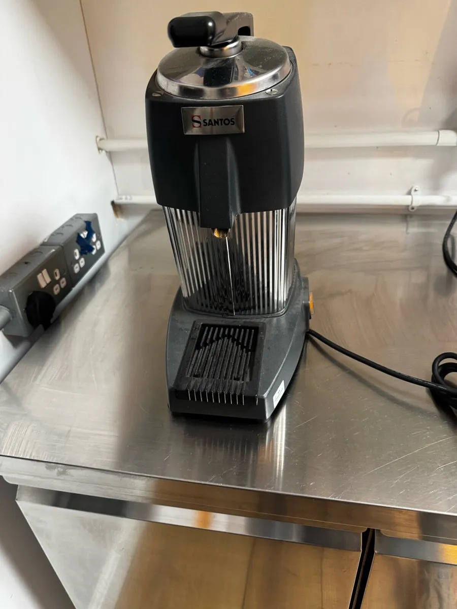 2 x Commercial juicers - Image 1