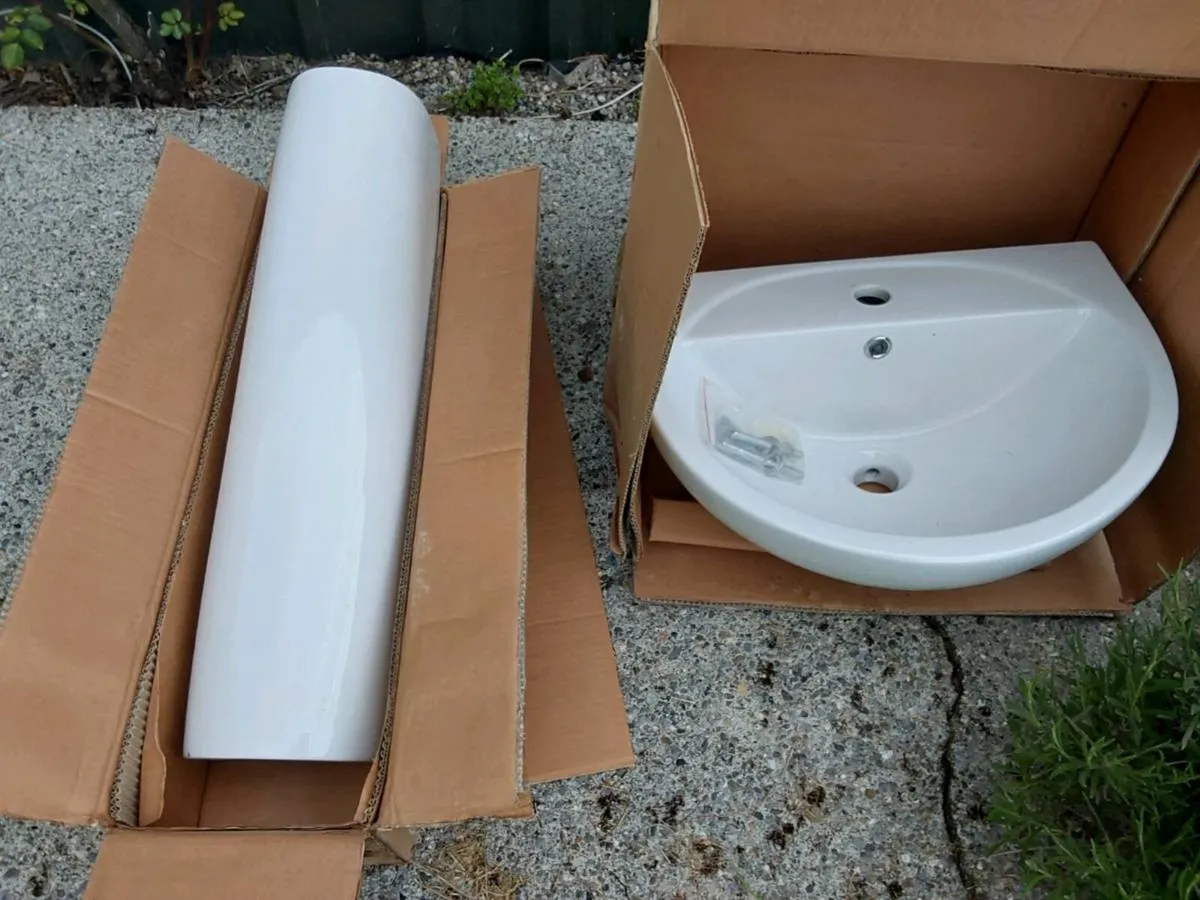 Selection of brand new sinks taps and waste outlet - Image 1