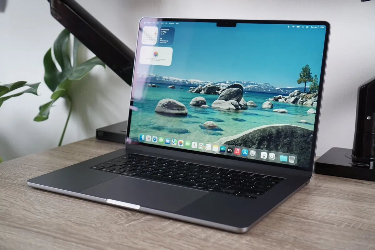 MacBook Air 15" 2024 M3 | 8GB | 256GB - Image 1