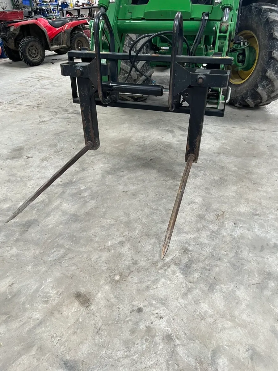 Bale handler - Image 1