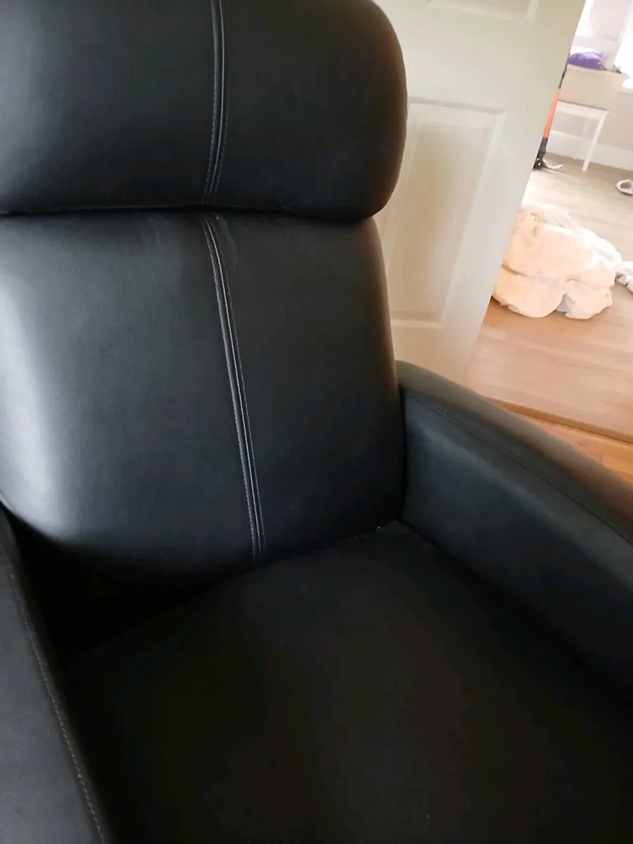 Black leather recliner armchair - Image 4