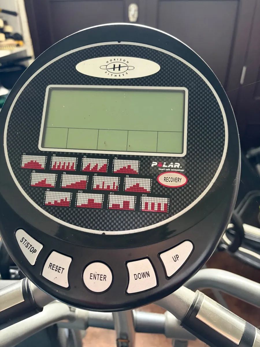 Gym equipment. Elliptical Trainer Horizon Fitness. - Image 2