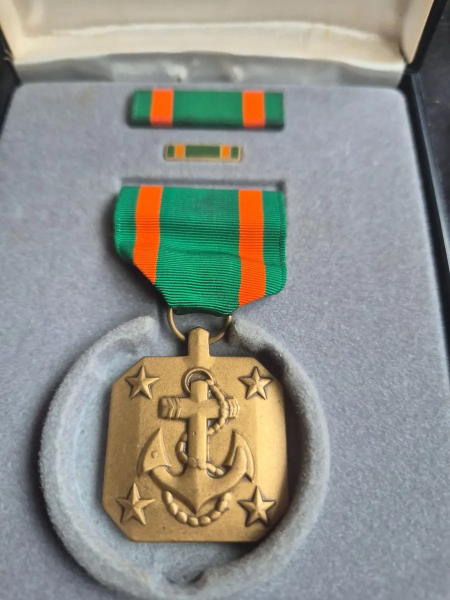 Military medal - Image 2