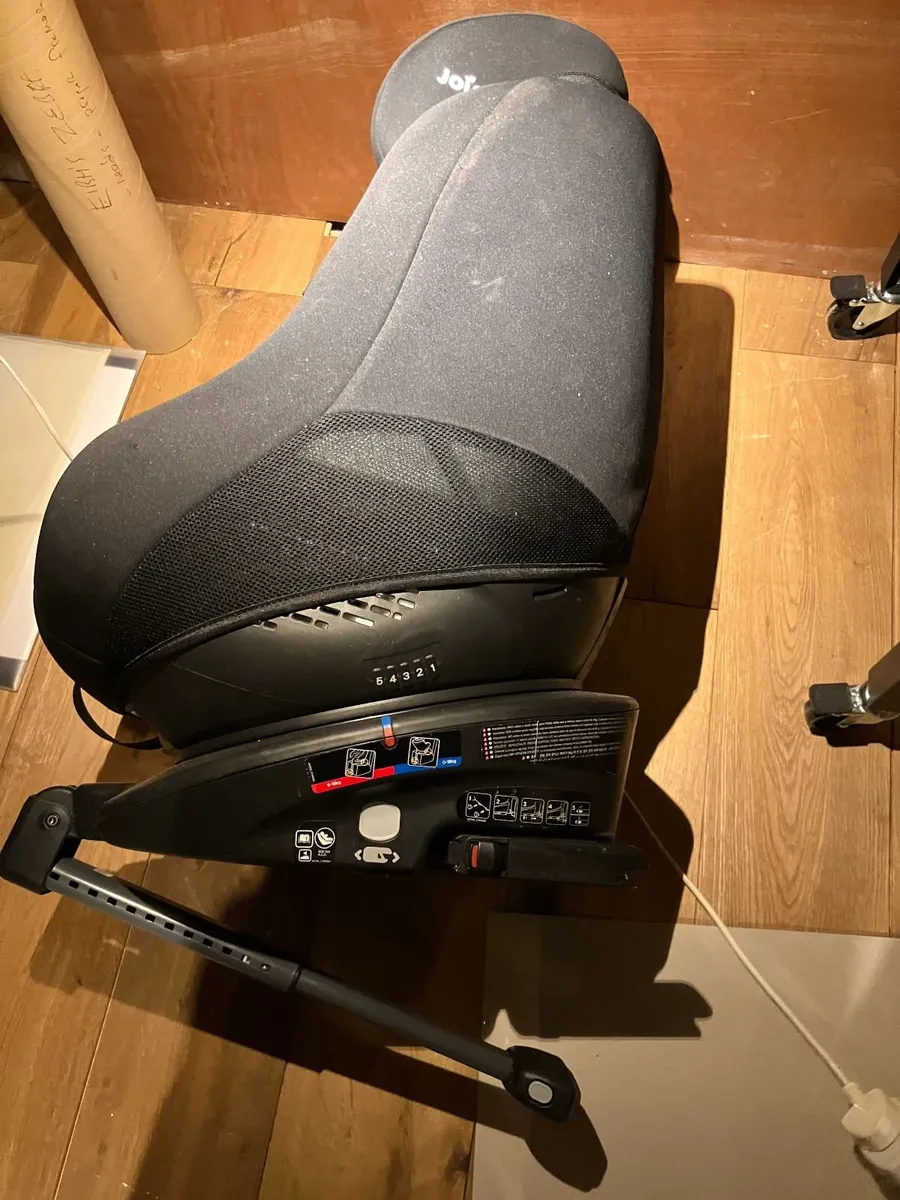 Child car seat - Image 1