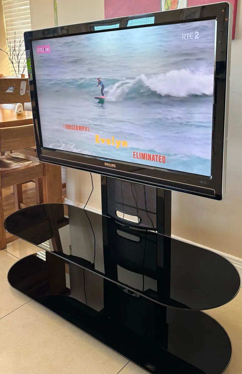 42” TV and stand - Image 4