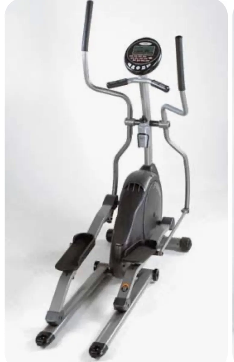 Gym equipment. Elliptical Trainer Horizon Fitness. - Image 3