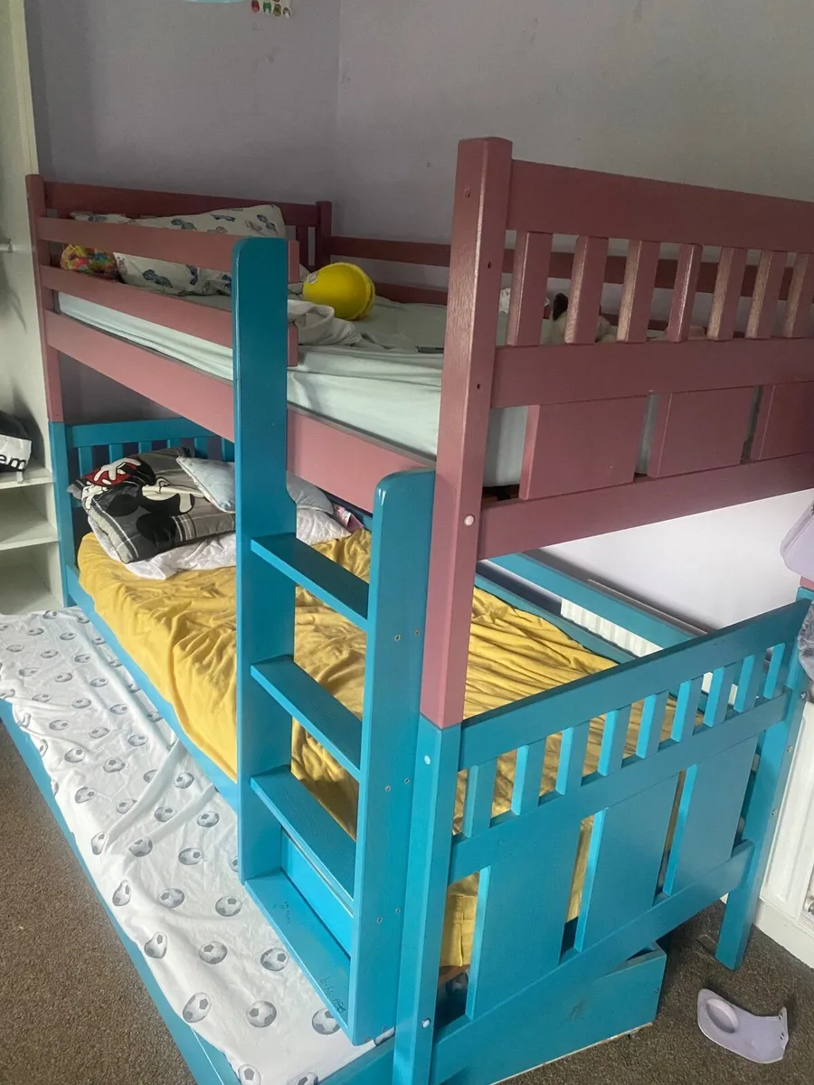 Triple Bunk bed - Image 1