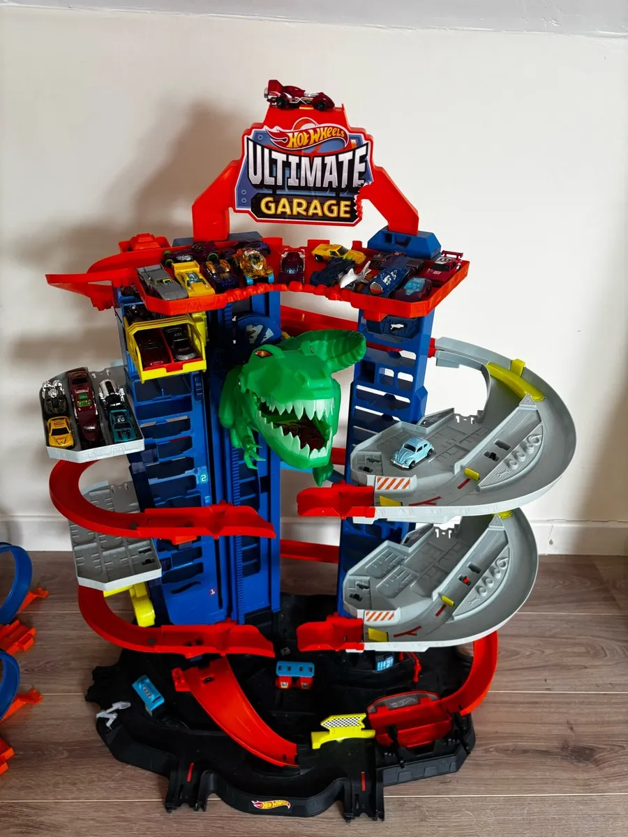 Hot Wheels City T-Rex Ultimate Garage with cars - Image 1
