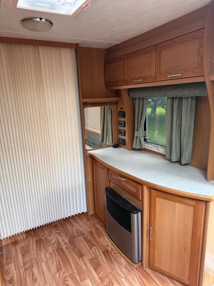 Compass Omega 544 Caravan - Image 4