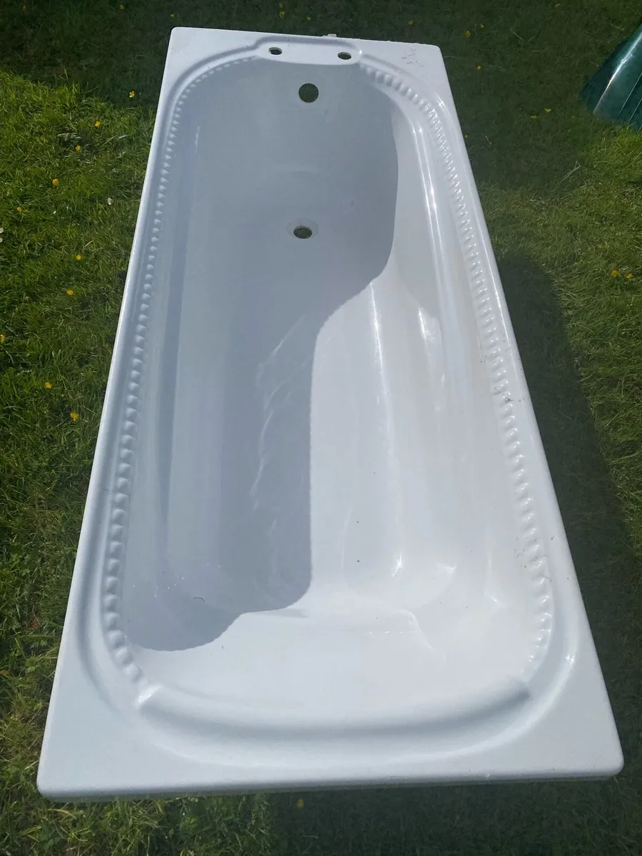 Bath, sink and toilet - Image 1