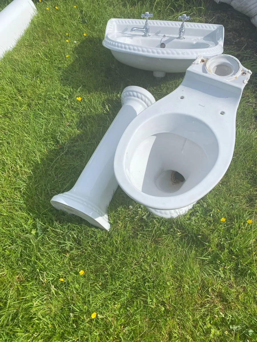 Bath, sink and toilet - Image 2