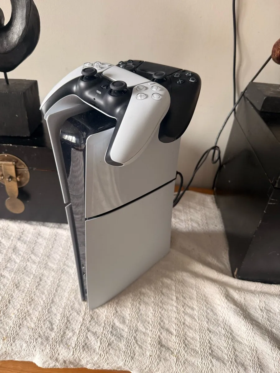 Ps5 slim digital 2 controllers