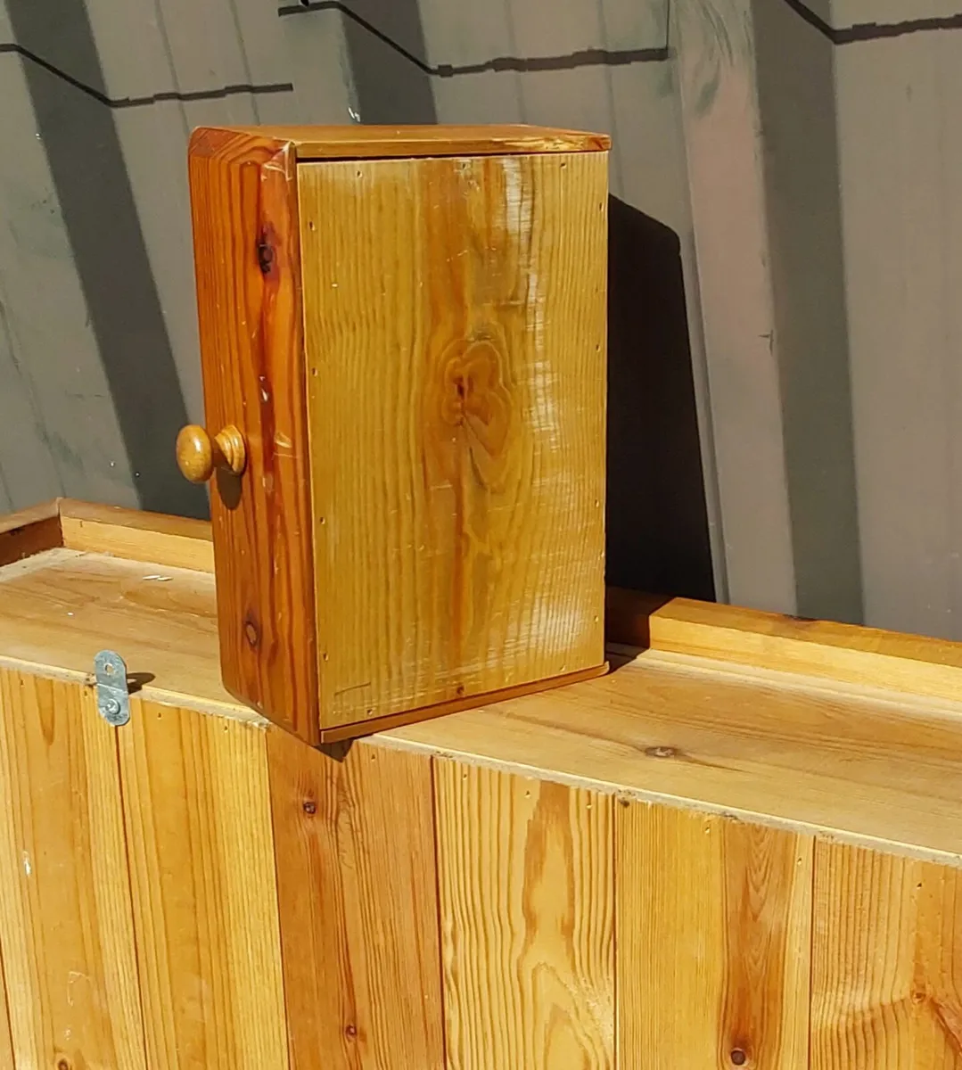 Hanging Pine kitchen shelving unit with drawers - Image 4