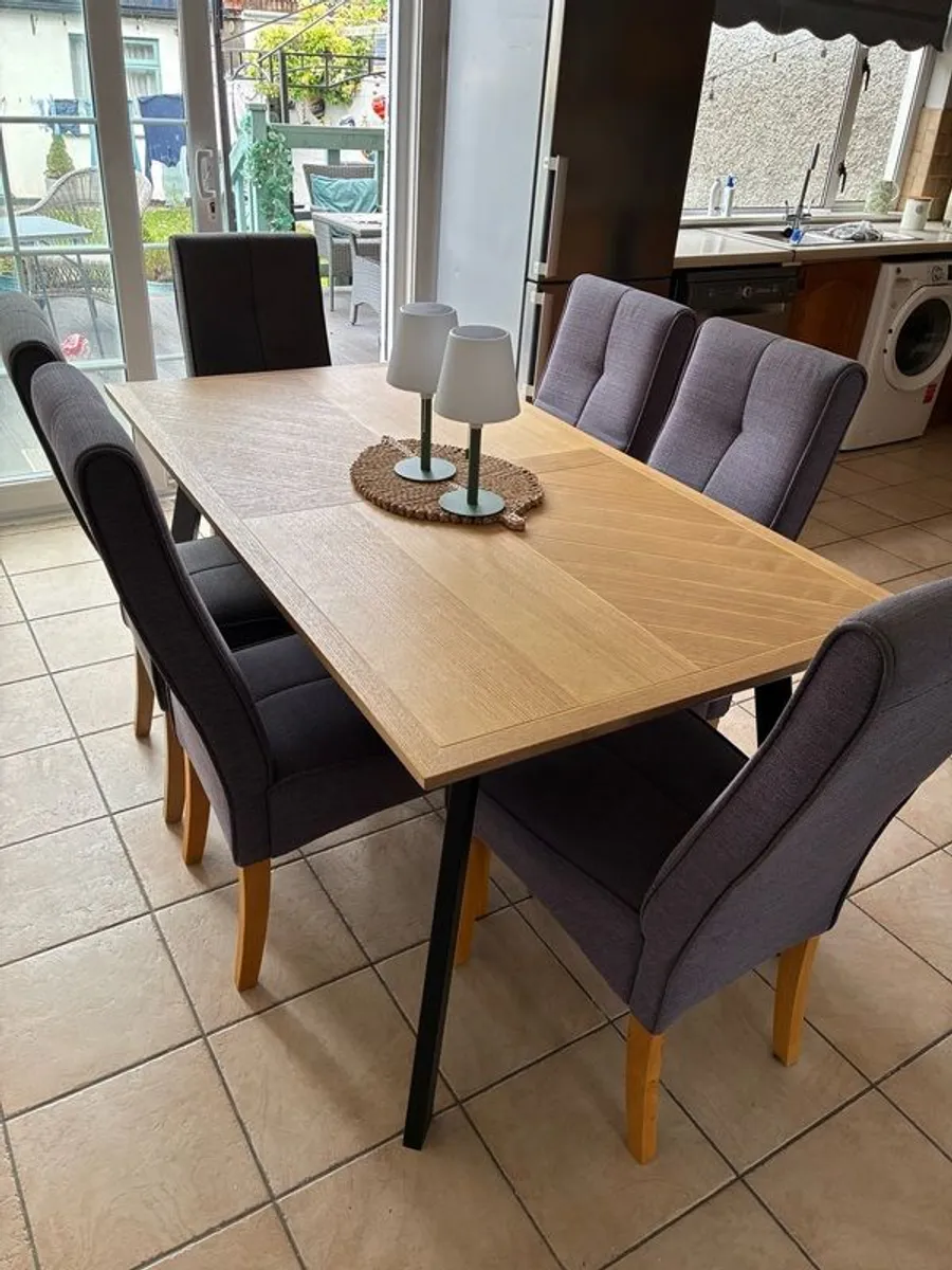 Dining table and 6 chairs - Image 1