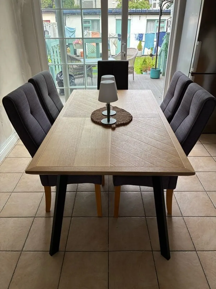 Dining table and 6 chairs - Image 2