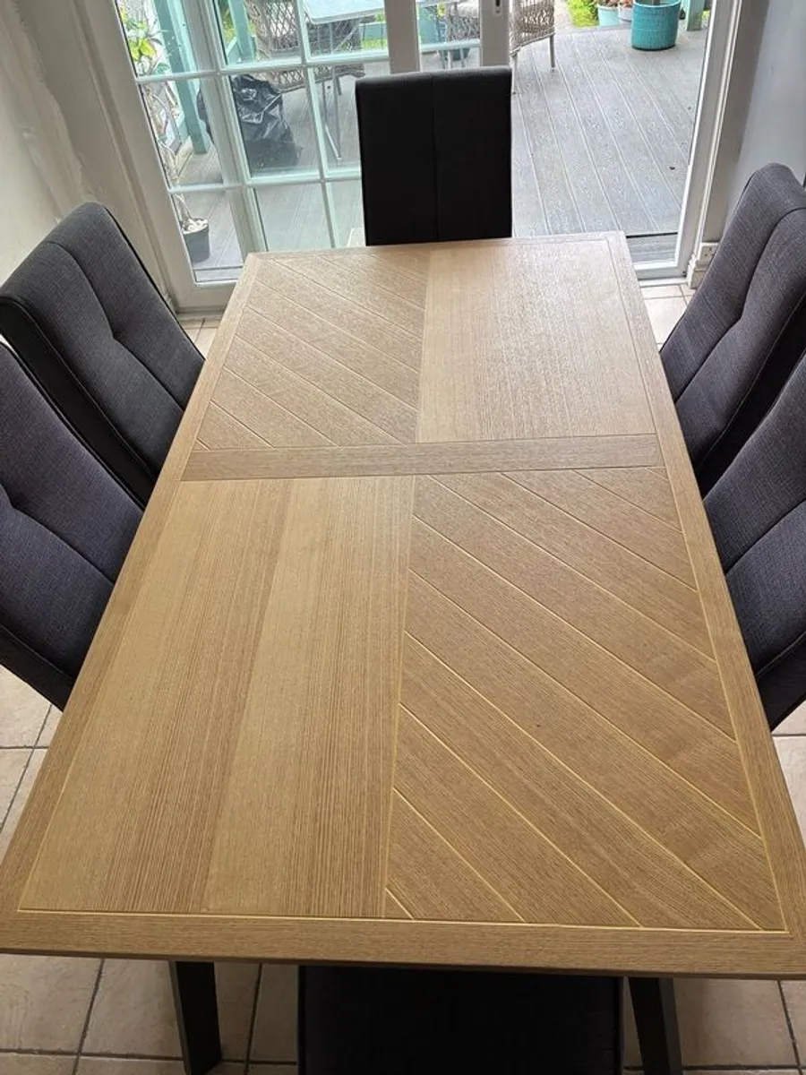 Dining table and 6 chairs - Image 3