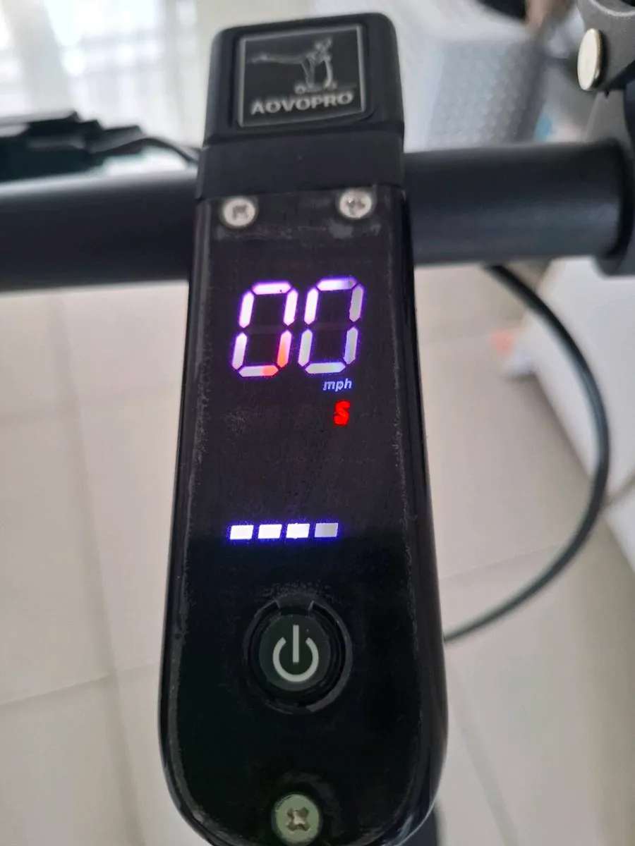 AOVOPRO ESMAX Electric Scooter - Image 2