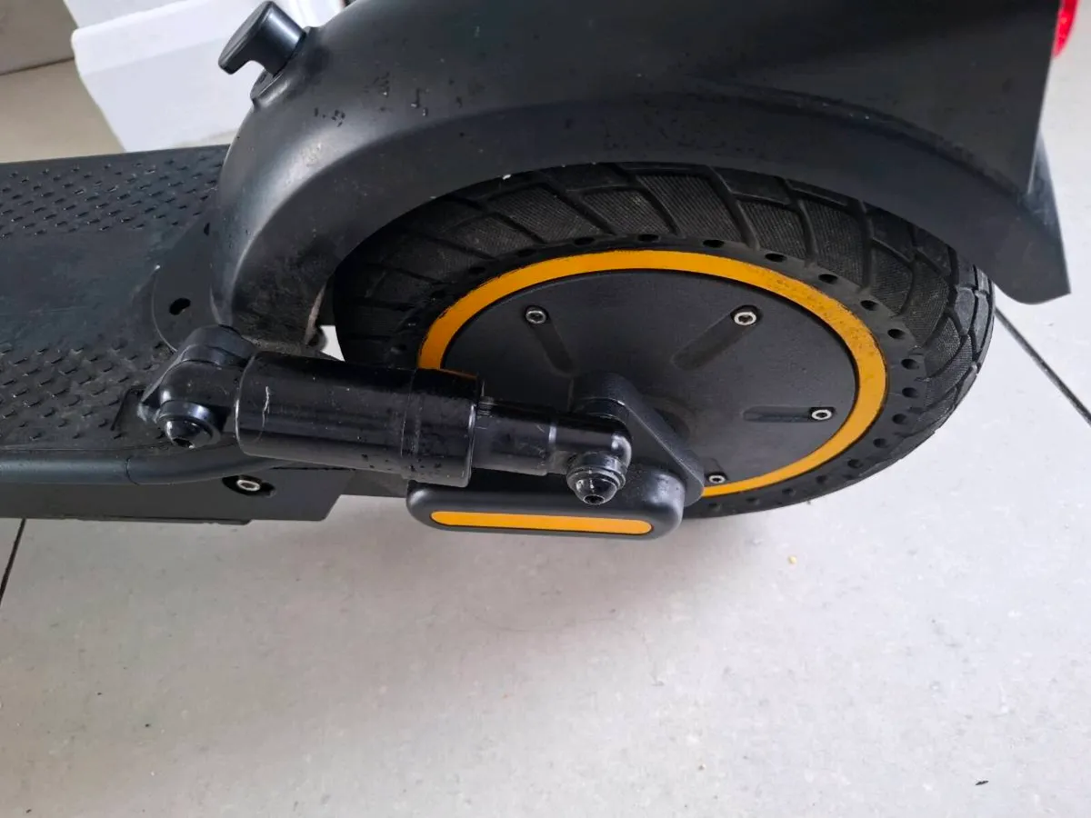 AOVOPRO ESMAX Electric Scooter - Image 3