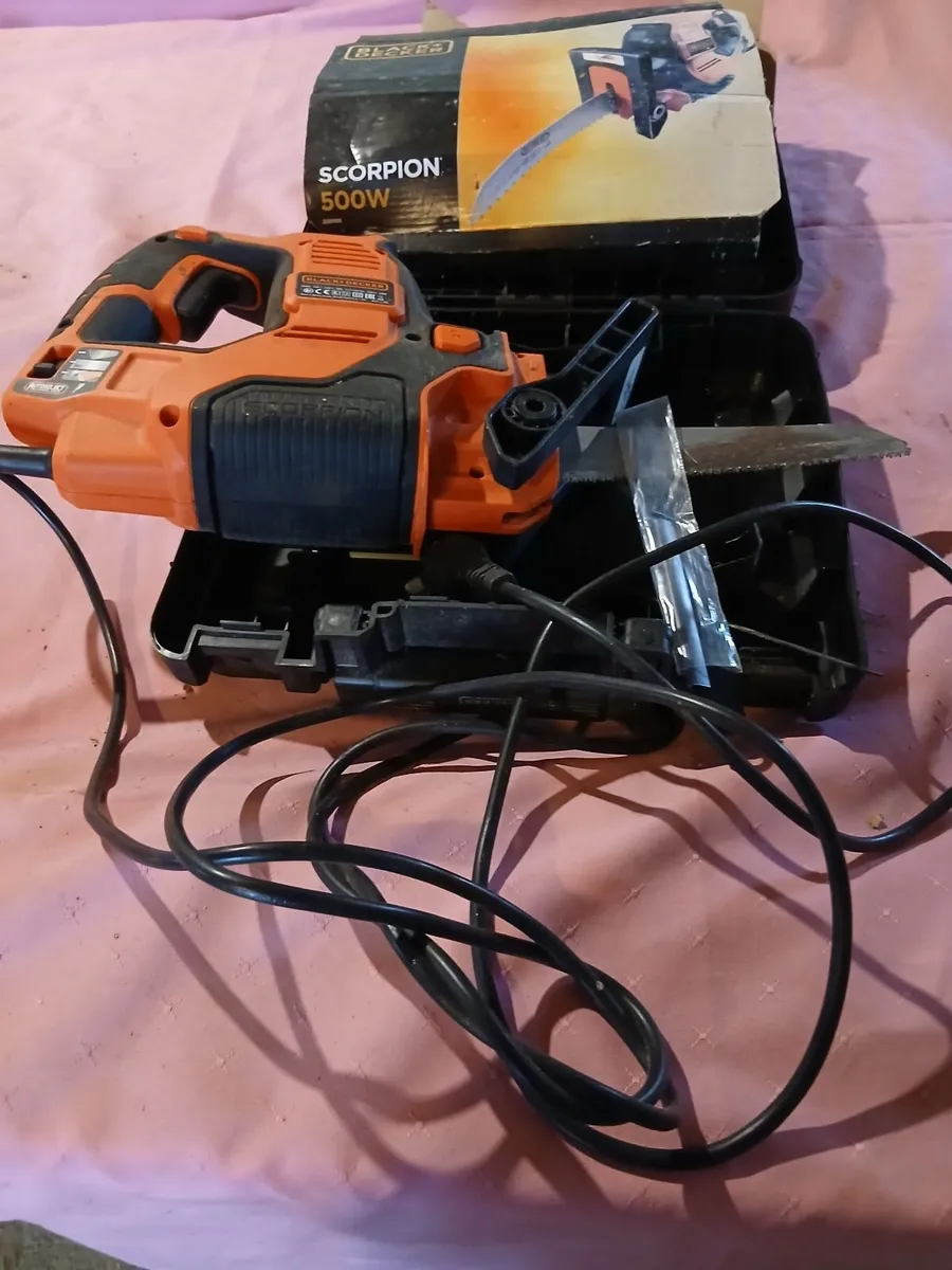 Electric saw black and decker - Image 1