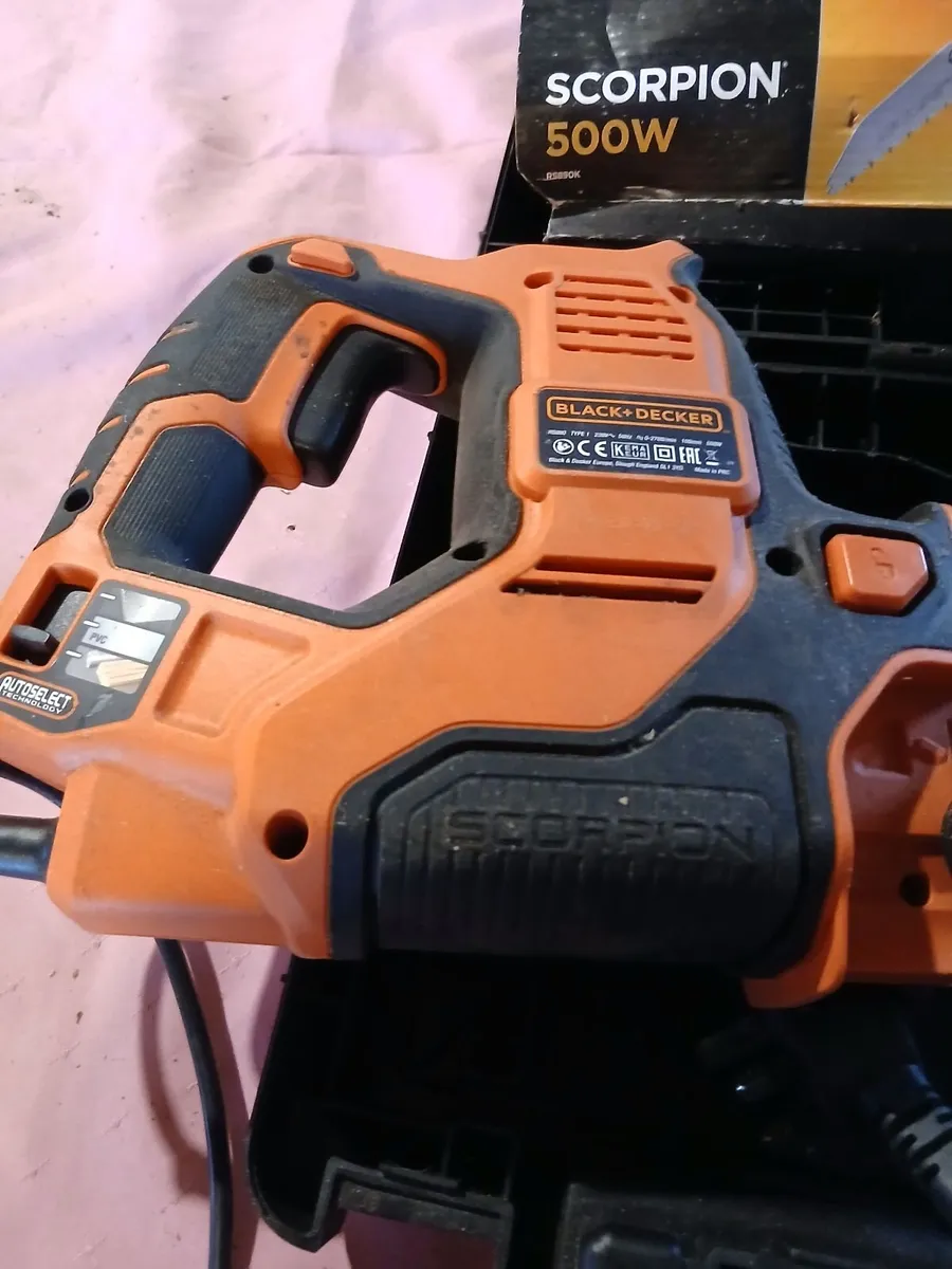 Electric saw black and decker - Image 2