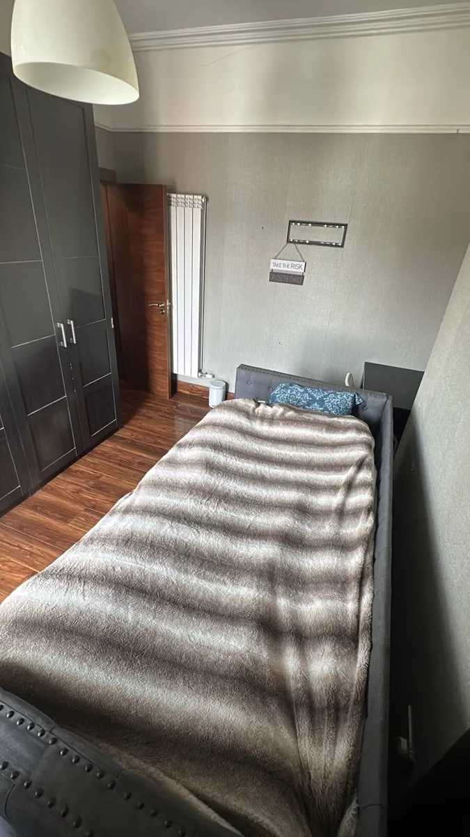 Room for rent - Image 3