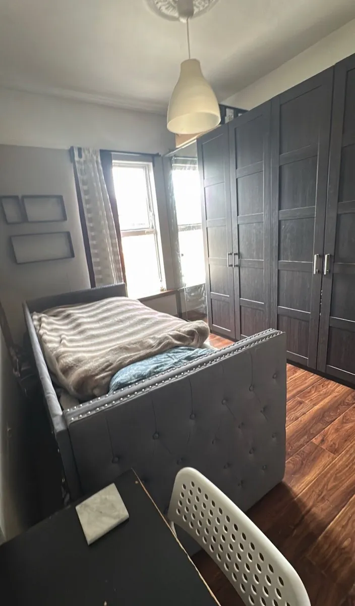 Room for rent - Image 4