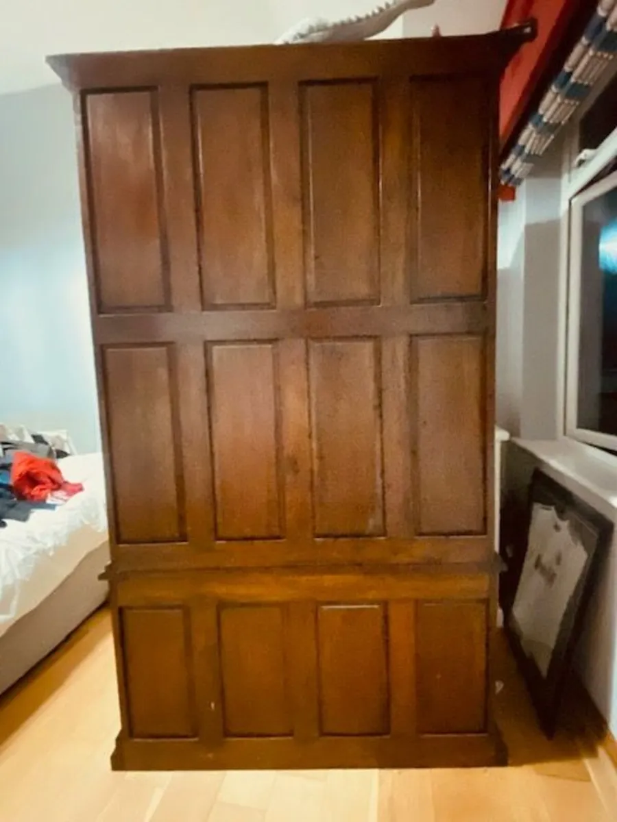Beautiful large wardrobe & drawers - Image 1