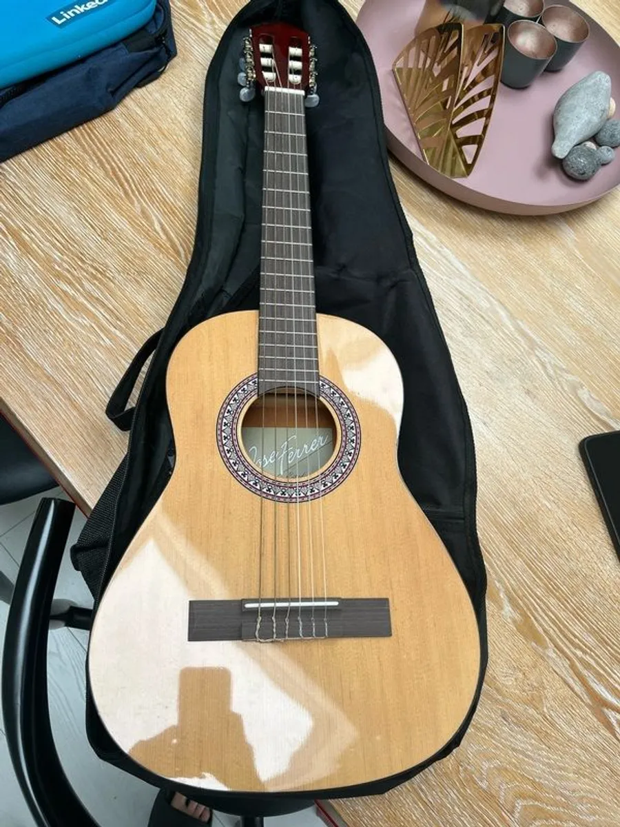 Kids Jose Ferrer guitar - Image 1