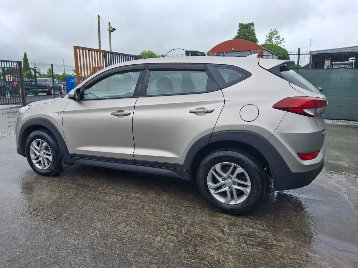 2018 Hyundai Tuscon  Light damage - Image 4