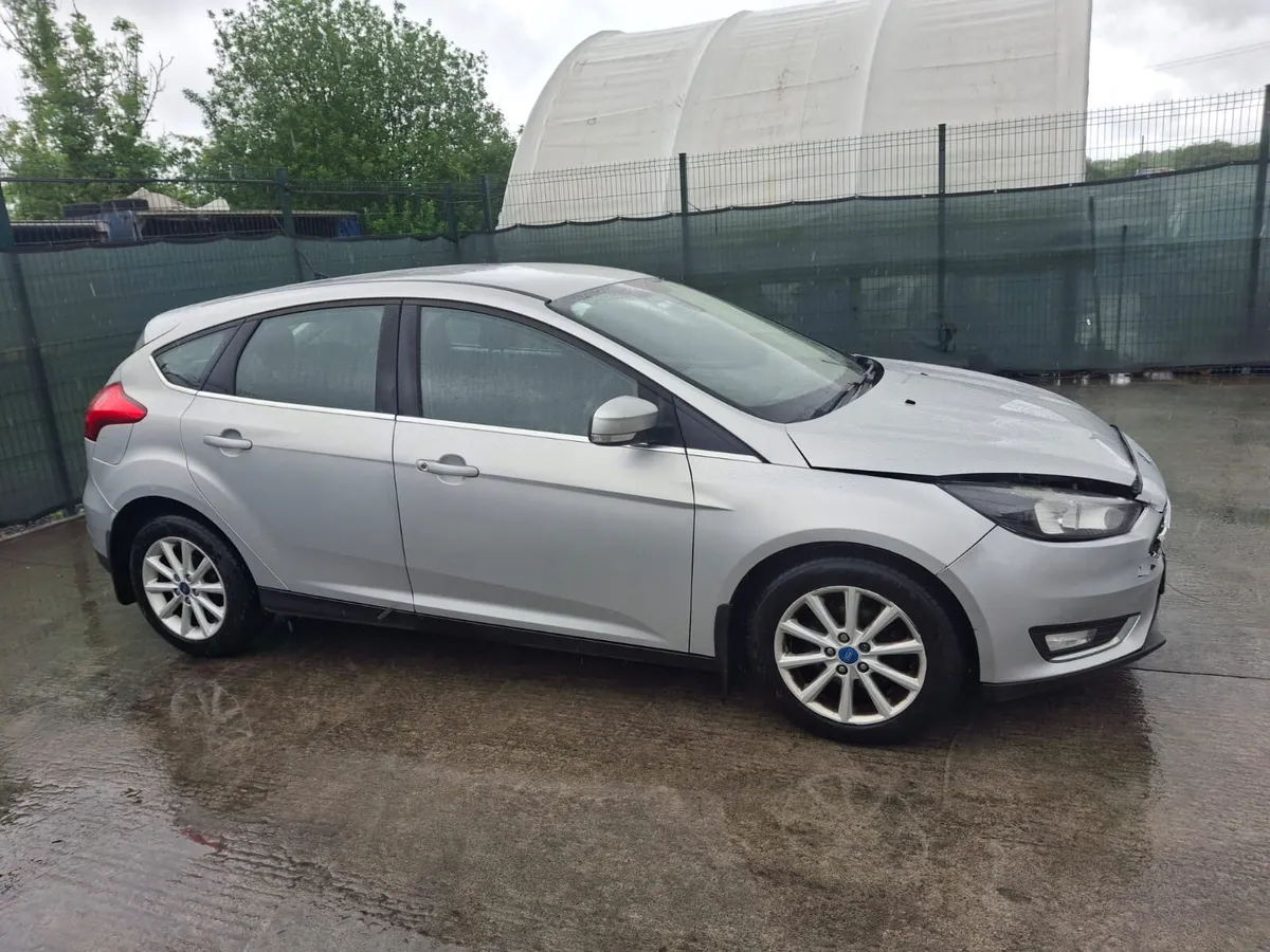 2016 Ford Focus very light Front Damage - Image 1