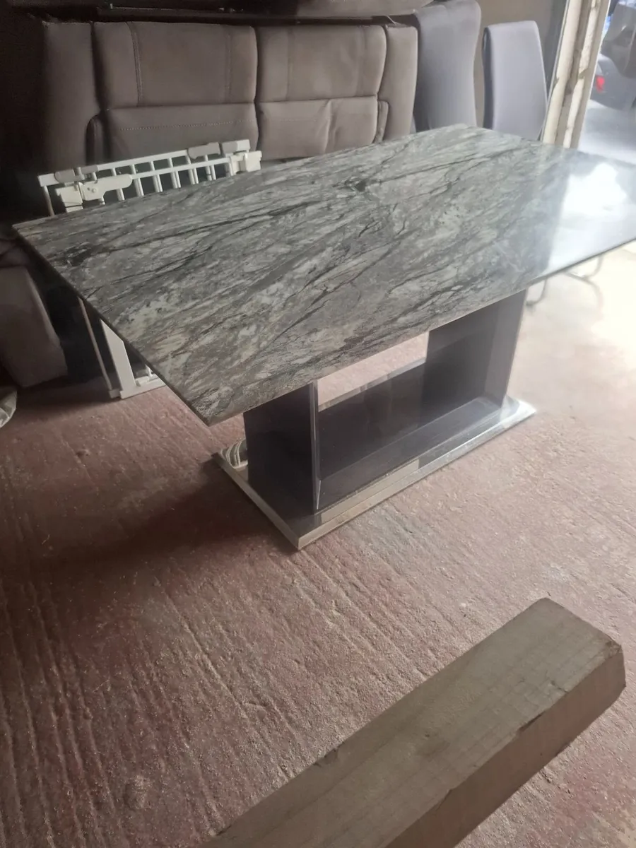 Marble kitchen table and chairs - Image 1