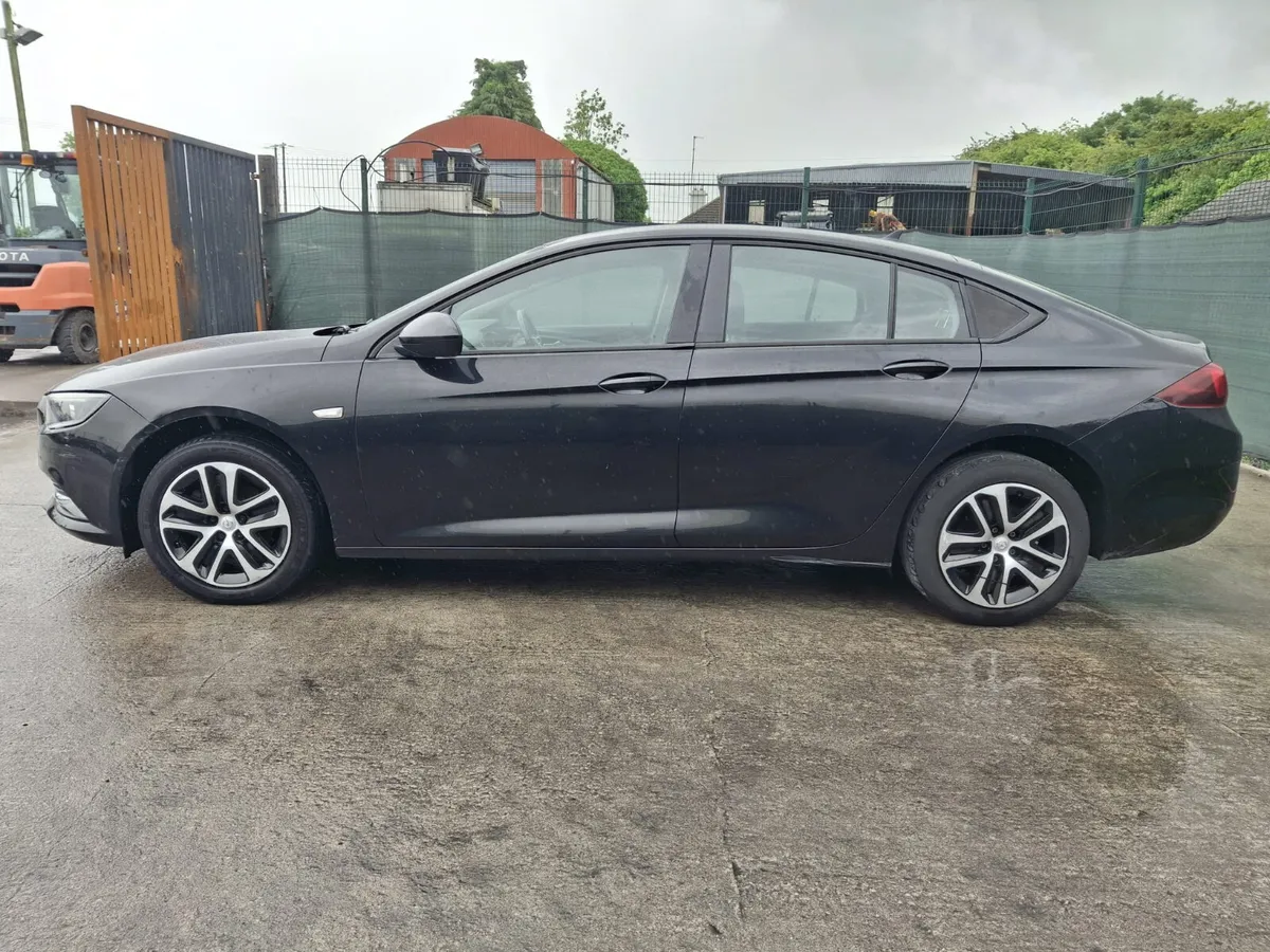 2019 Opel Insignia Grand Sport Drive Home - Image 2