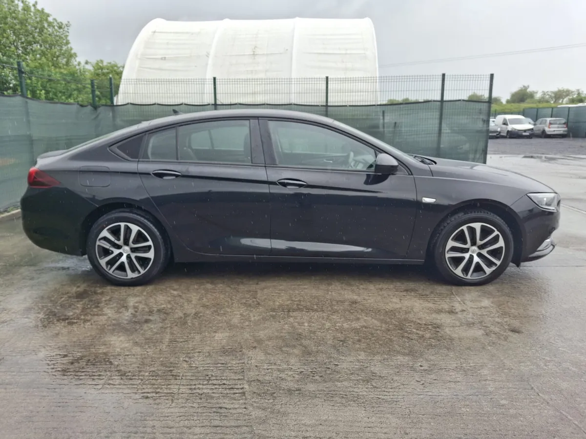 2019 Opel Insignia Grand Sport Drive Home - Image 4