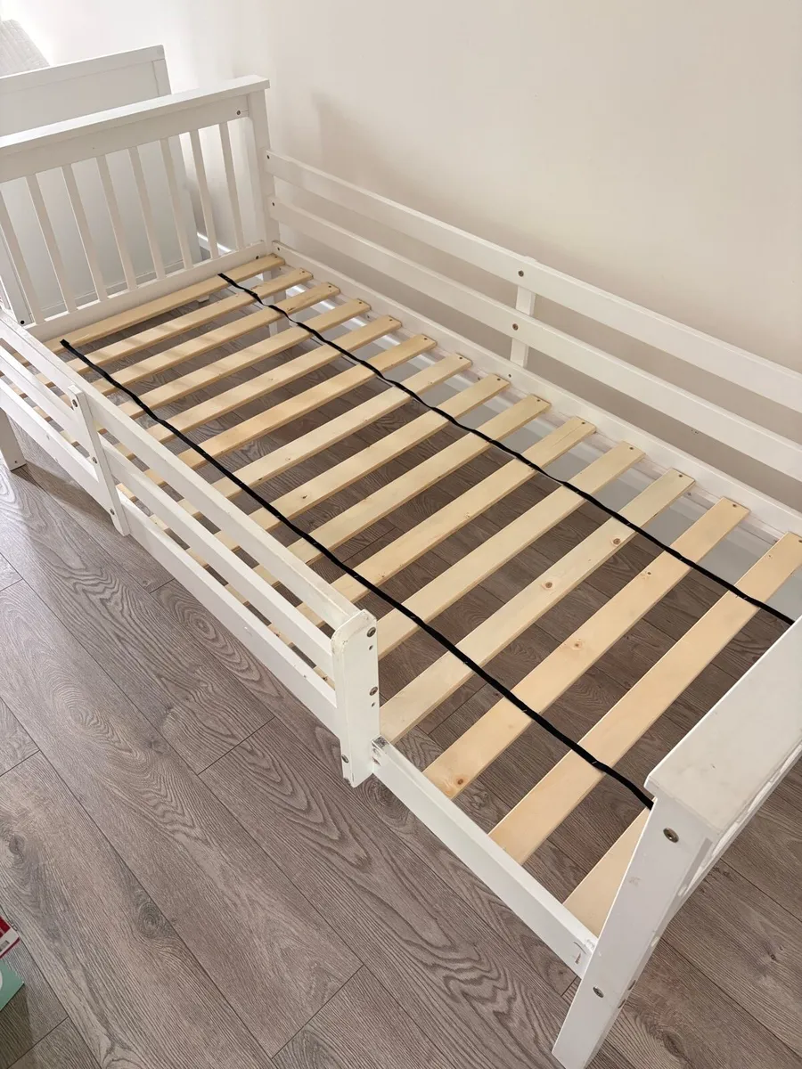 Single child bed and toddler bed - Image 2