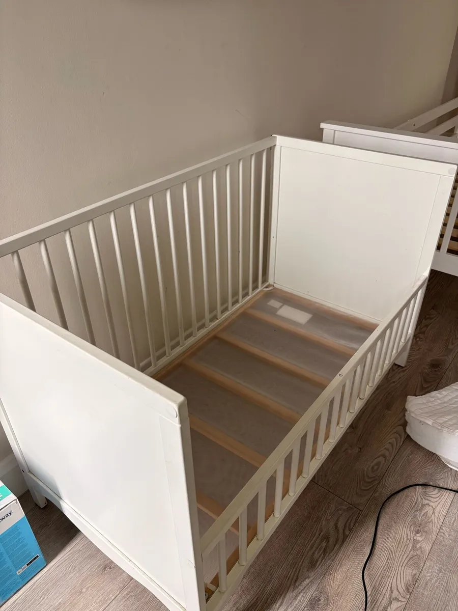 Single child bed and toddler bed - Image 4