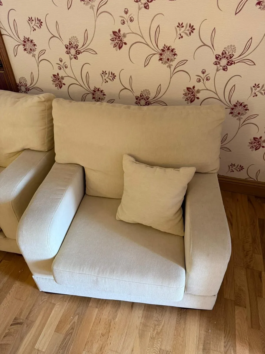 Suite of furniture - Image 2
