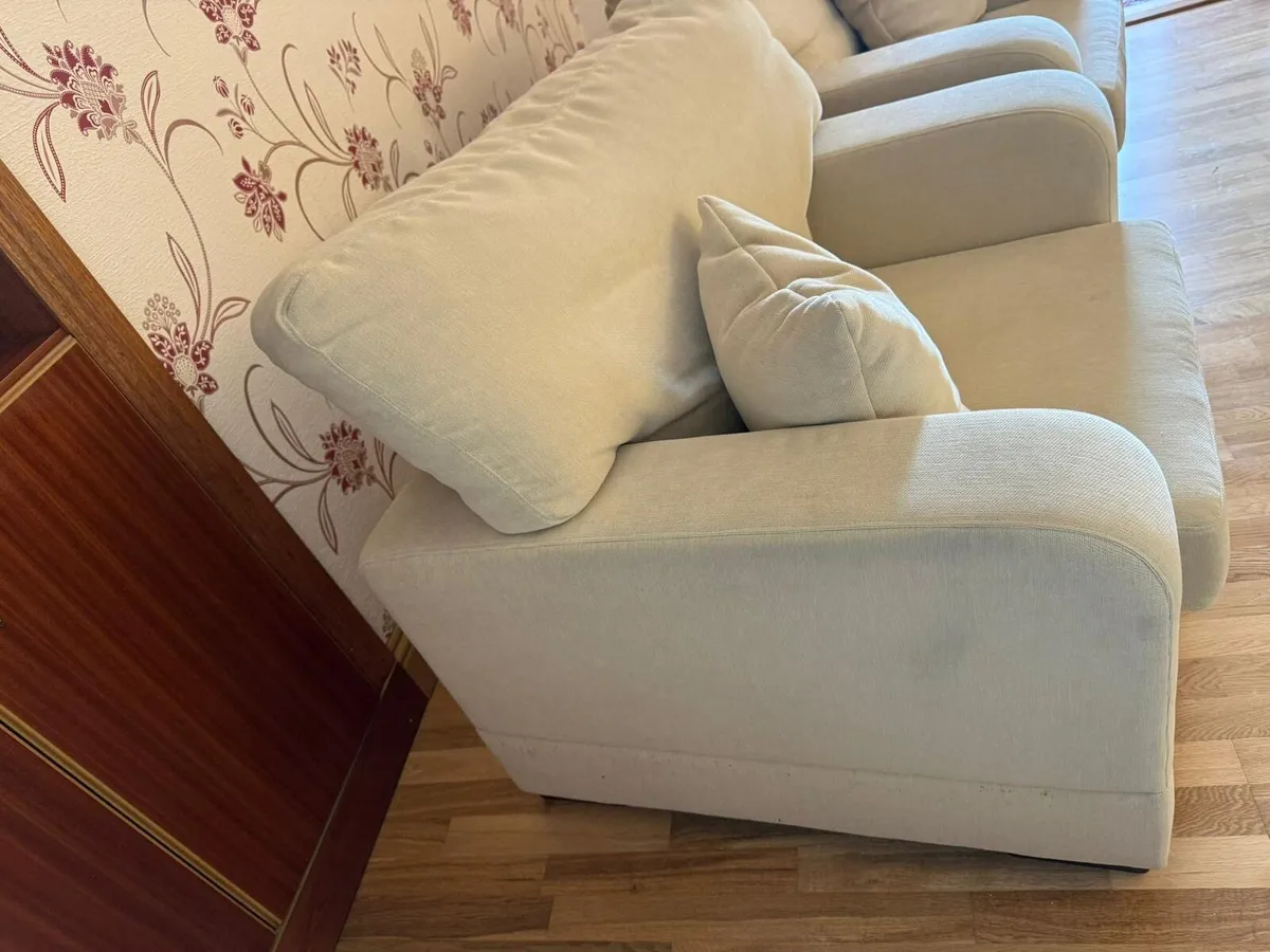 Suite of furniture - Image 3