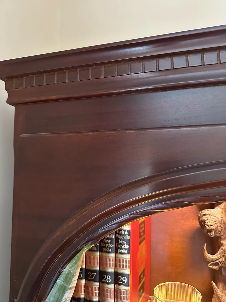 Mahogany display cabinet immaculate condition - Image 2