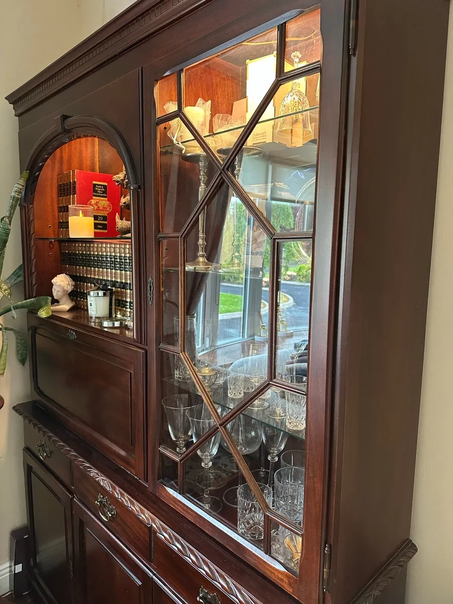 Mahogany display cabinet immaculate condition - Image 4
