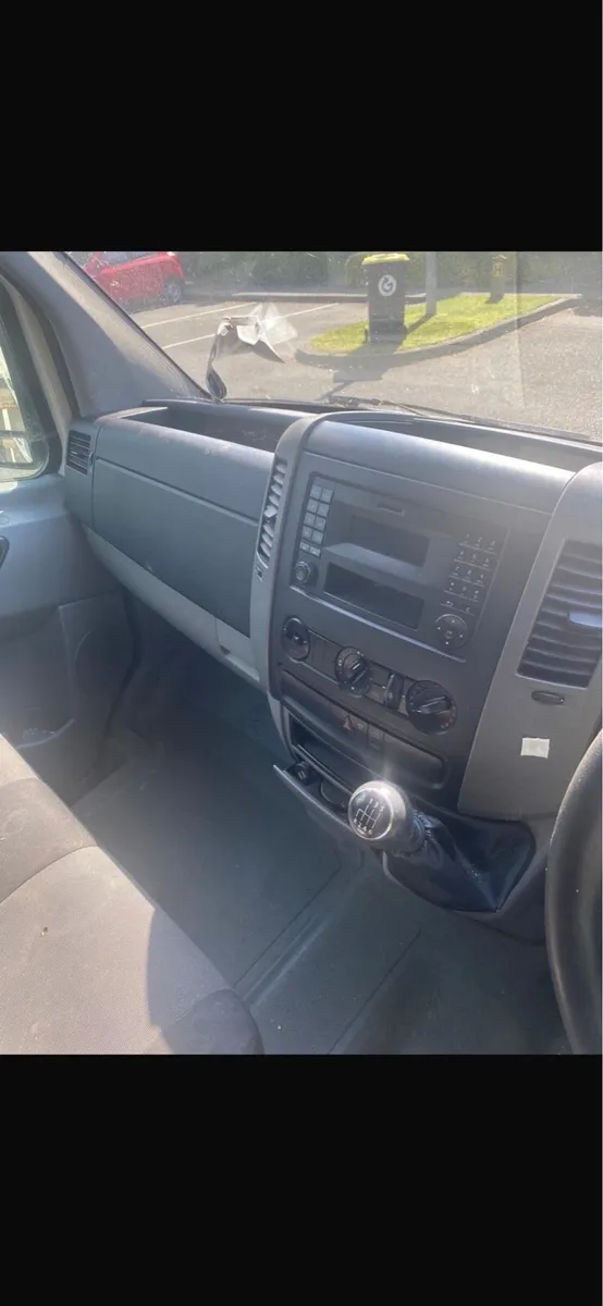 152 Volkswagen Crafter - Image 2