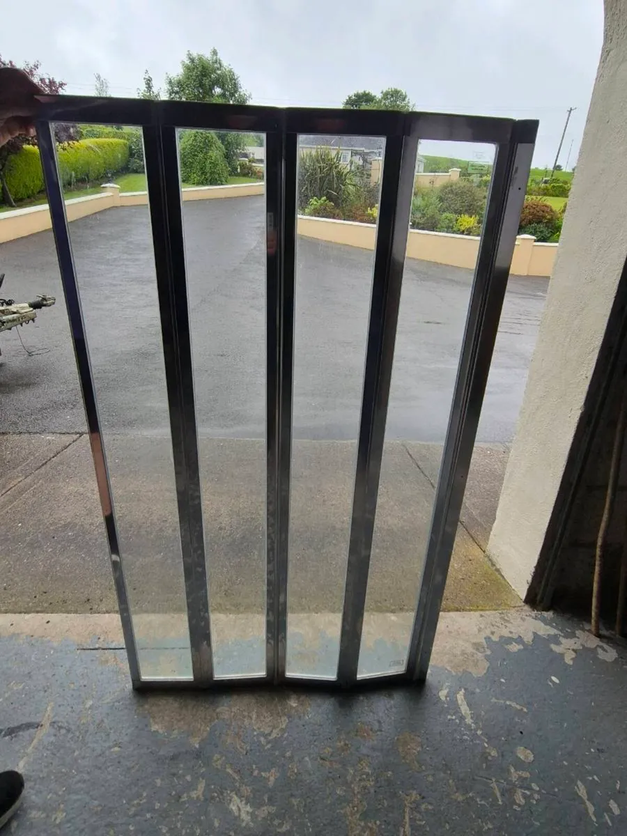 Folding glass shower door - Image 1